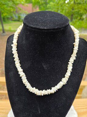Vintage 1970s White Shell Chip Necklace